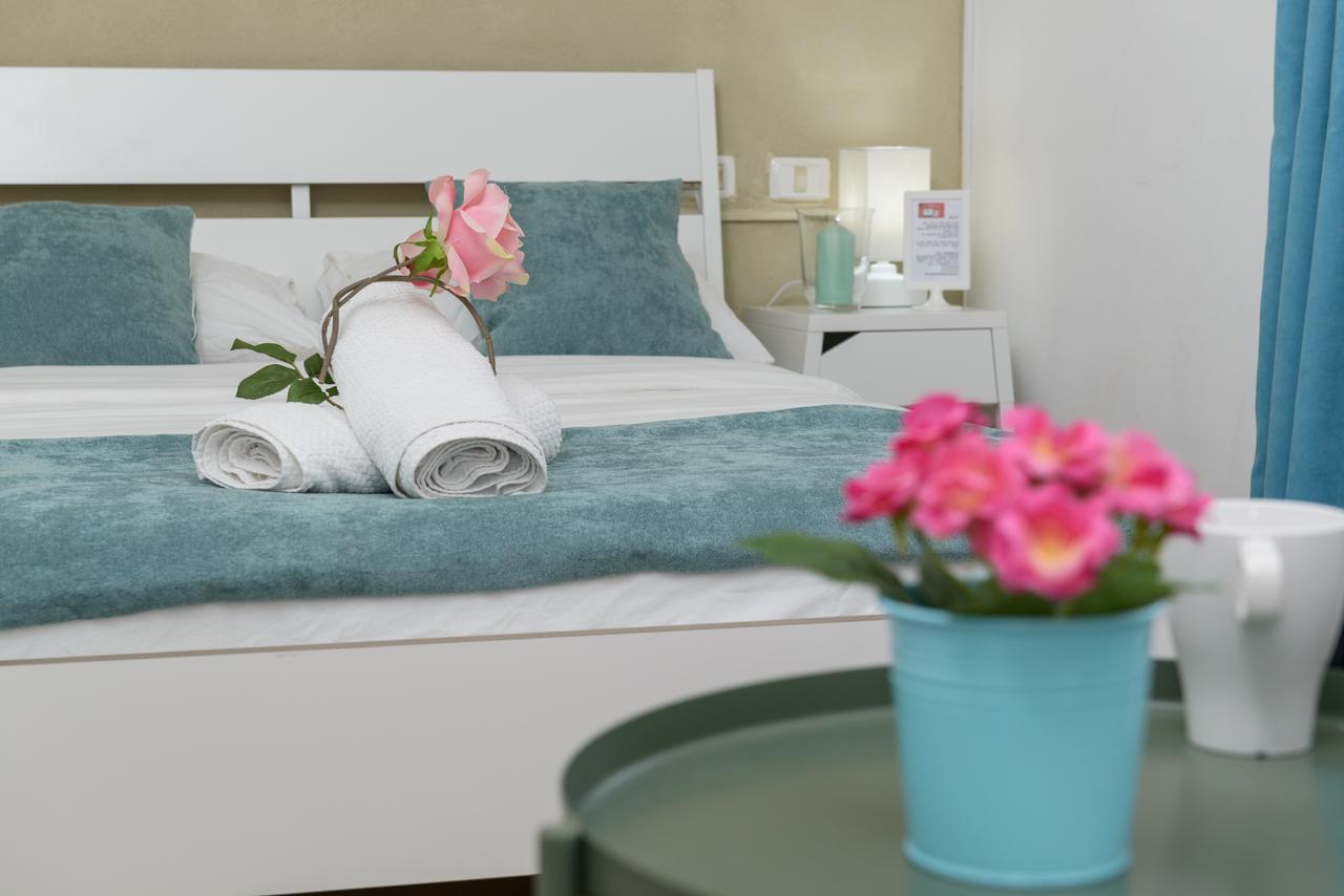 Studio & Apartments On The Beach By Aspentlv เทลอาวีฟ ภายนอก รูปภาพ