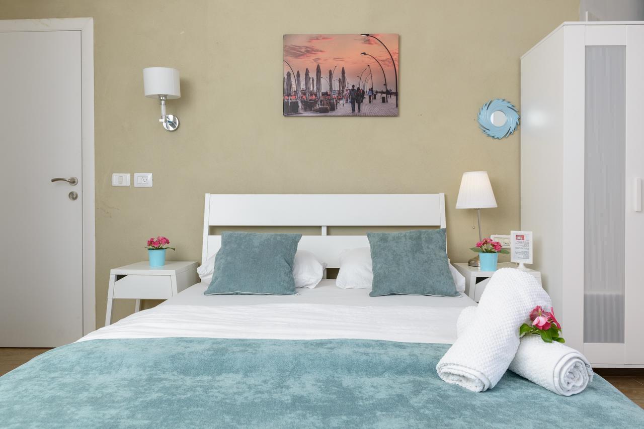Studio & Apartments On The Beach By Aspentlv เทลอาวีฟ ภายนอก รูปภาพ