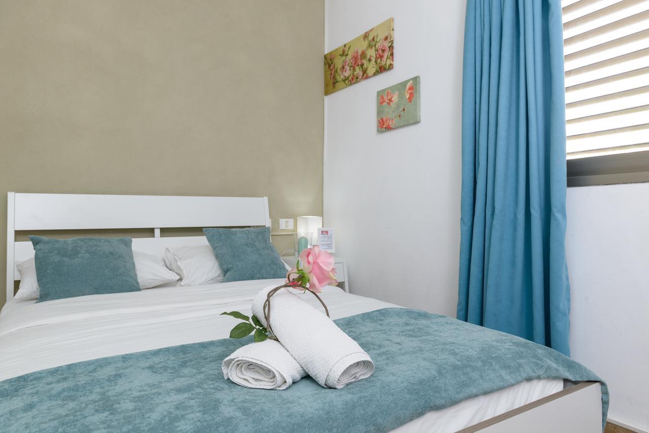 Studio & Apartments On The Beach By Aspentlv เทลอาวีฟ ภายนอก รูปภาพ