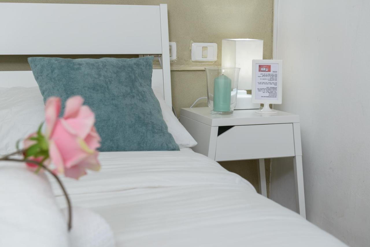 Studio & Apartments On The Beach By Aspentlv เทลอาวีฟ ภายนอก รูปภาพ