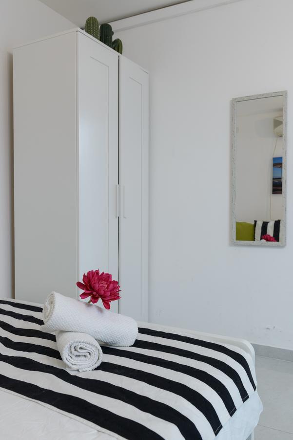Studio & Apartments On The Beach By Aspentlv เทลอาวีฟ ภายนอก รูปภาพ