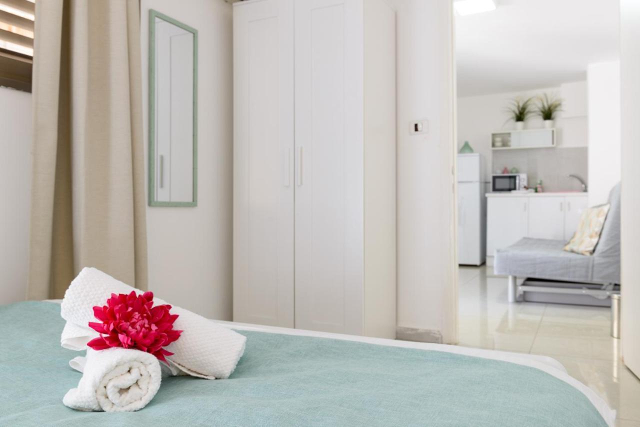 Studio & Apartments On The Beach By Aspentlv เทลอาวีฟ ภายนอก รูปภาพ